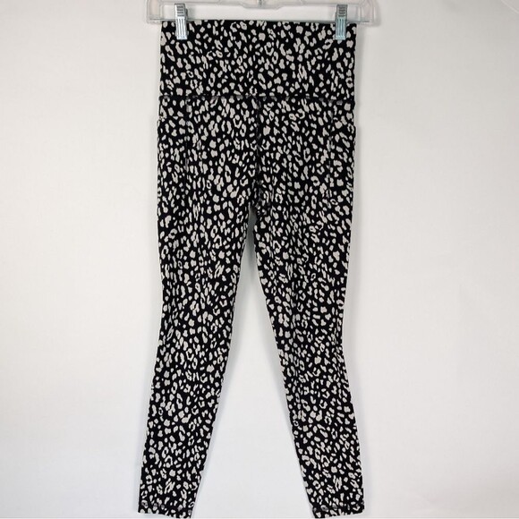 Athleta Salutation Stash Pocket II 7/8 Tight Women's XS Black Leopard Print - Picture 2 of 10
